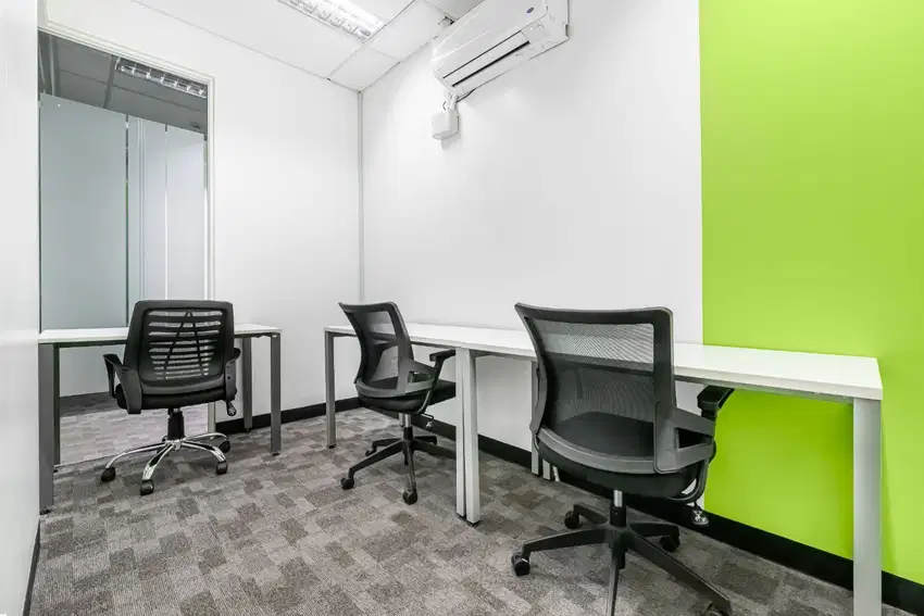 Ruang kantor terbuka dengan layanan lengkap untuk Anda dan tim di HQ IDEAZONE