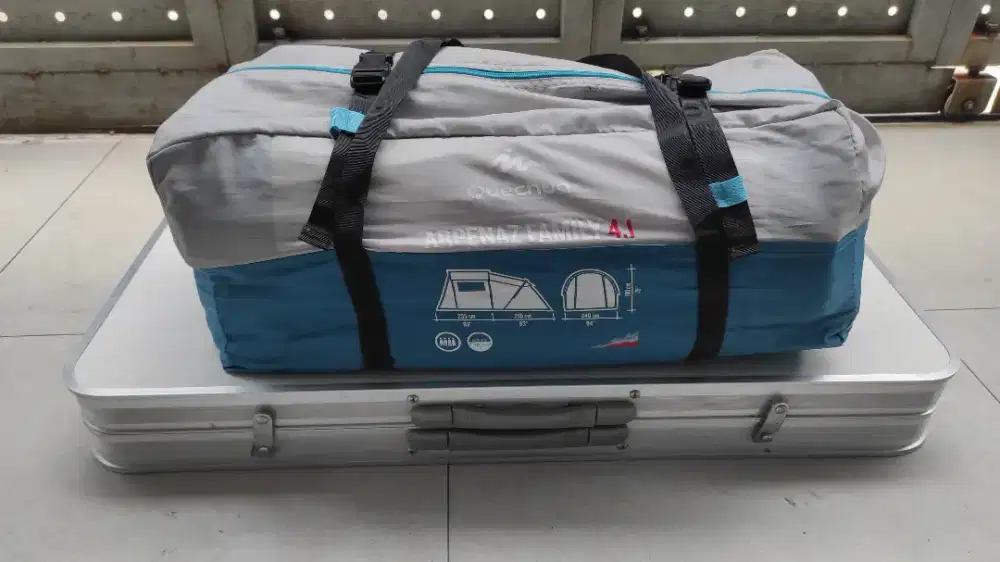 DIJUAL TENDA QUECHUA ARPENAZ FAMILY 4.1 DAN MEJA LIPAT CAMPING