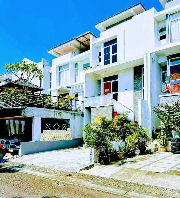 Hunian dua lantai modern hill dalam cluster semifurnis tangsel