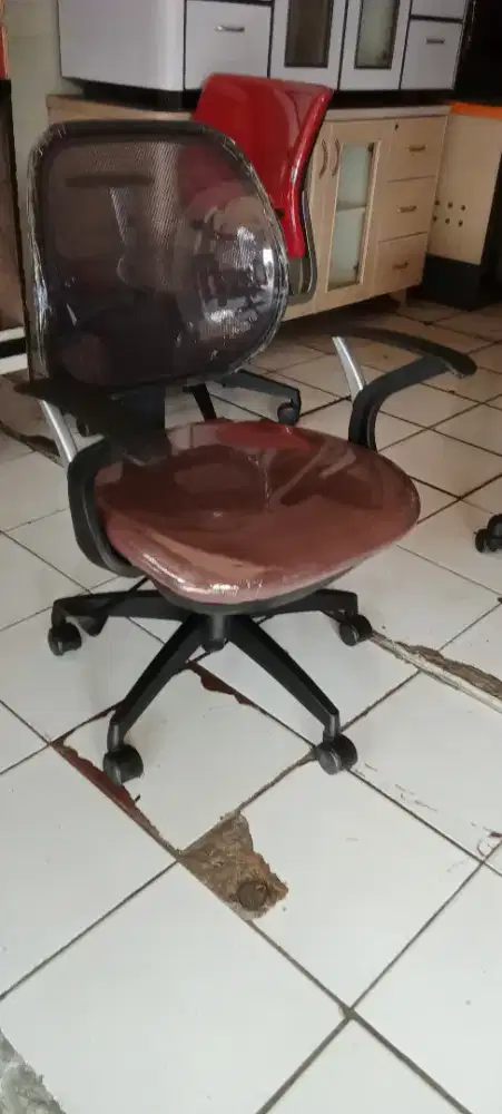 Kursi kantor naik turun