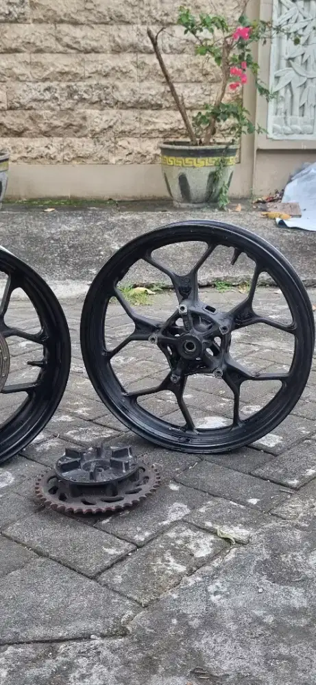 Velg standart yamaha  R25 / MT25