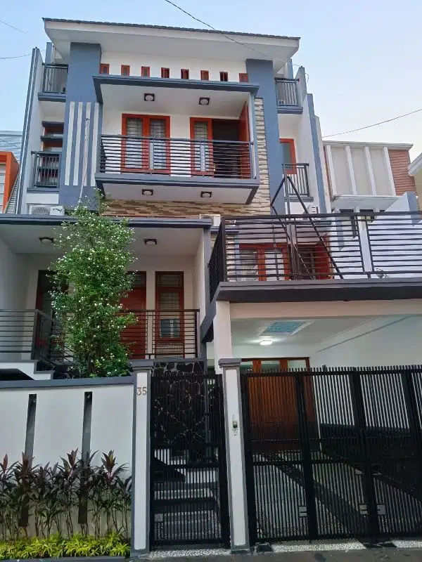DIJUAL RUMAH MEWAH DI  PALMERAH RESINDENCE JAKARTA BARAT  BU