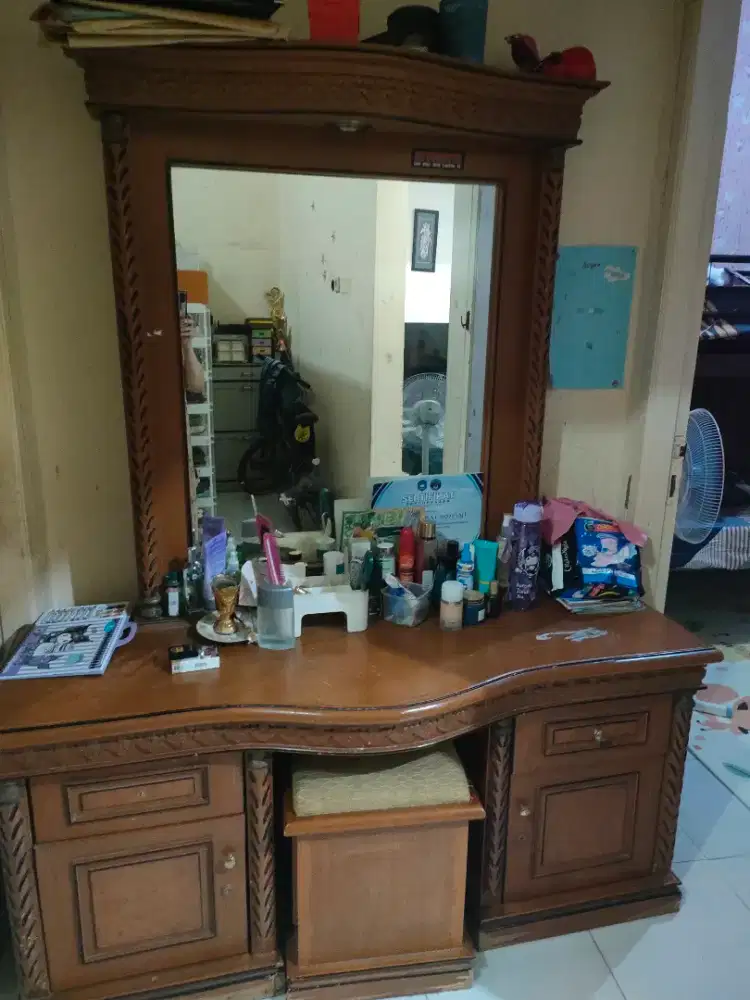 Meja rias apa adanya