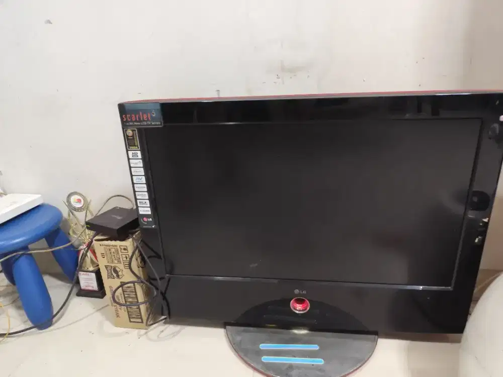 TV LCD LG Scarlett 32 LG60UR