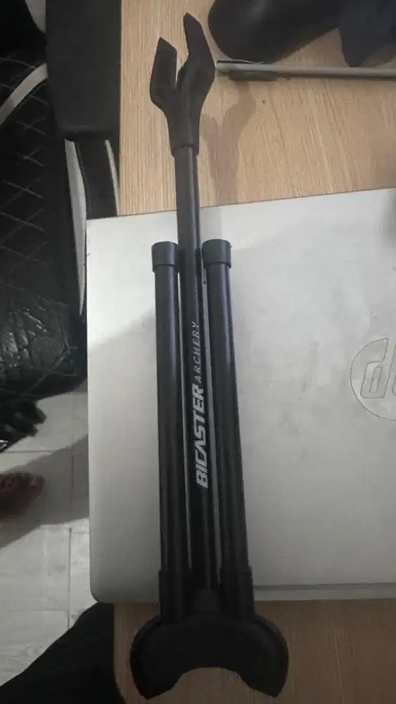 Bicaster Tripo Bow Stand