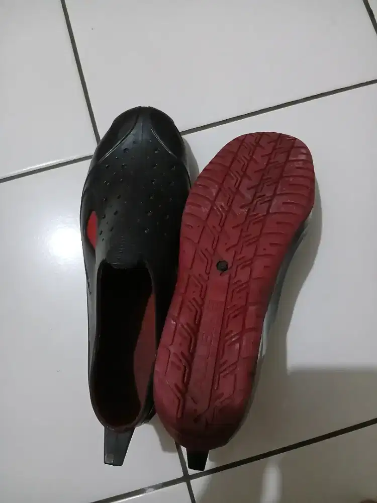 Dijual Sepatu Karet Ukuran 40