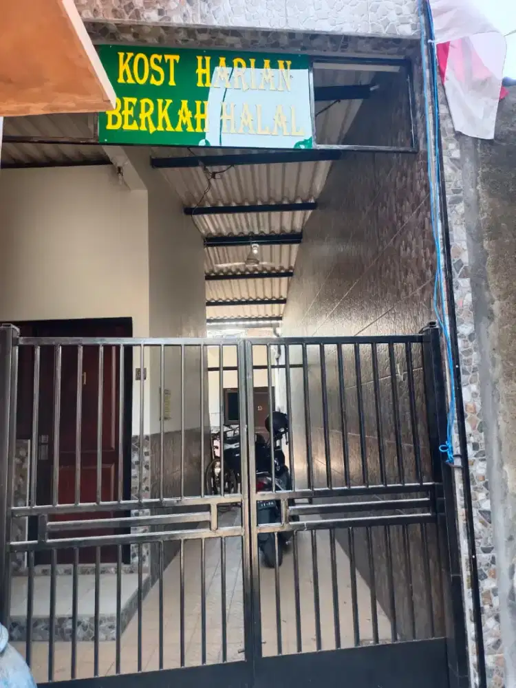 Kost Bulanan dan harian murah nyaman parkir luas