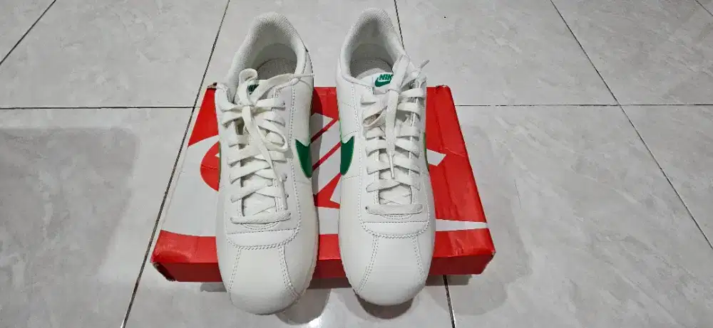 Nike Cortez Sail / Stadium Green