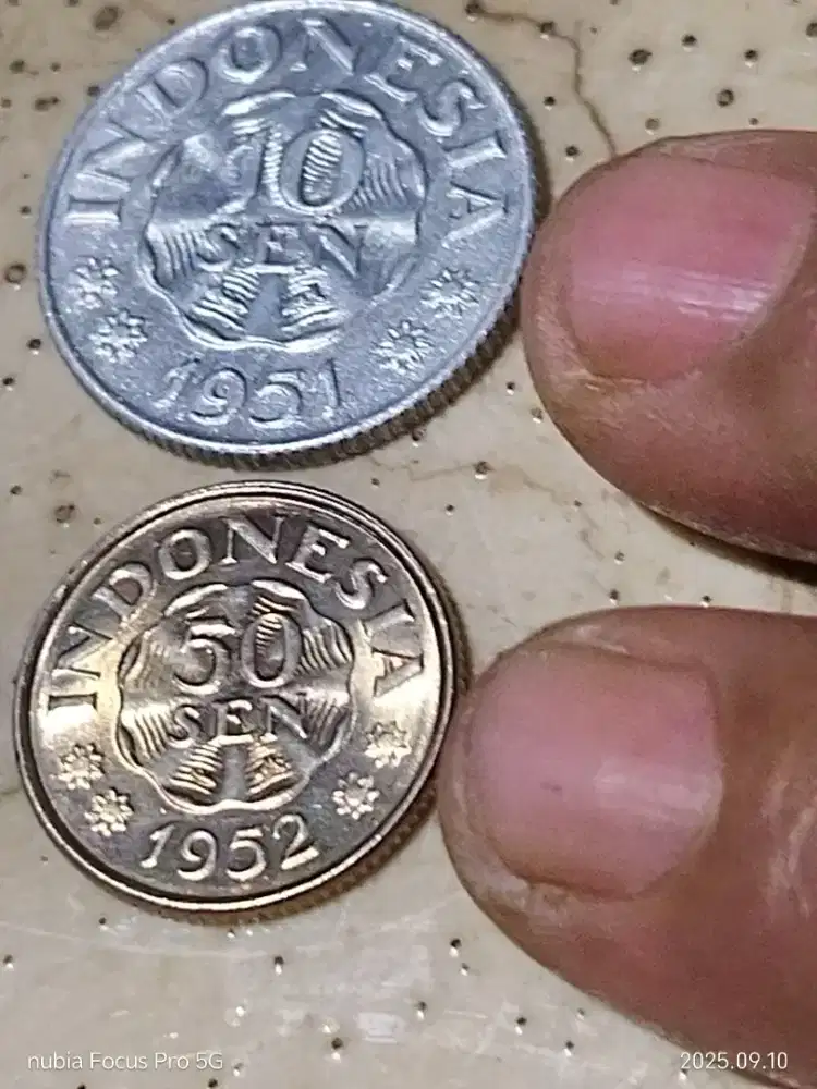 Uang koin Indonesia 50 Sen Emas Tahun 1952 & 10 Sen Perak Th 1951