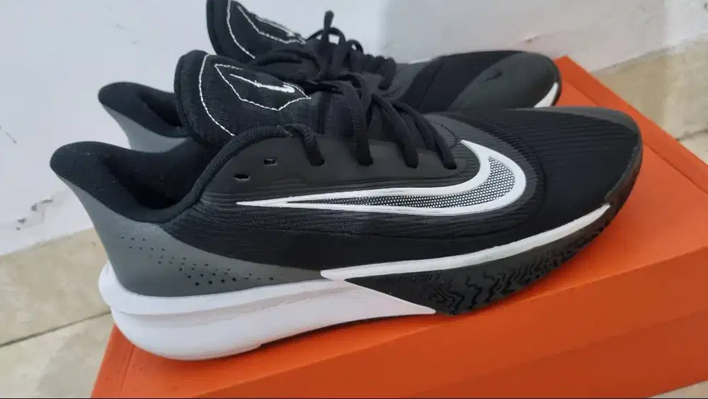 Nike Precision 7 ukuran US 9.5