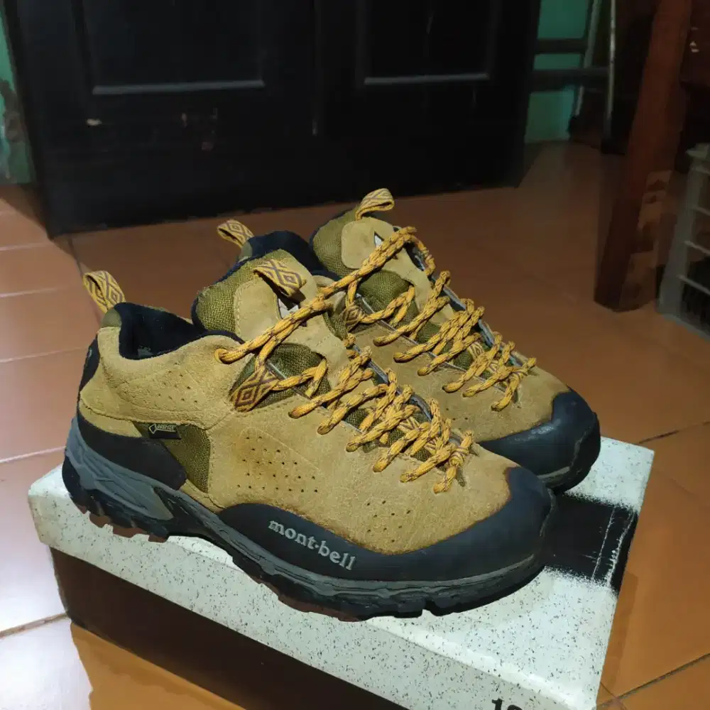 Sepatu gunung hiking Montbell