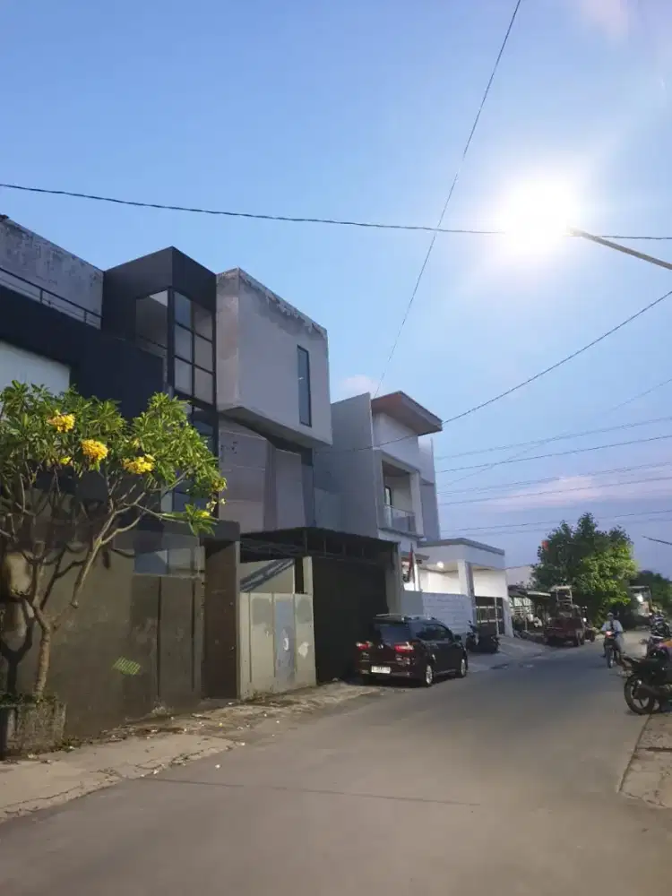 Murah dijual cepat rumah mewah medoho raya dekat masjid agung gajah