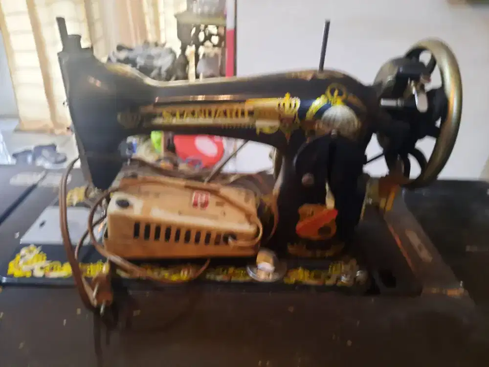 Mesin jahit Standard lengkap dengan meja