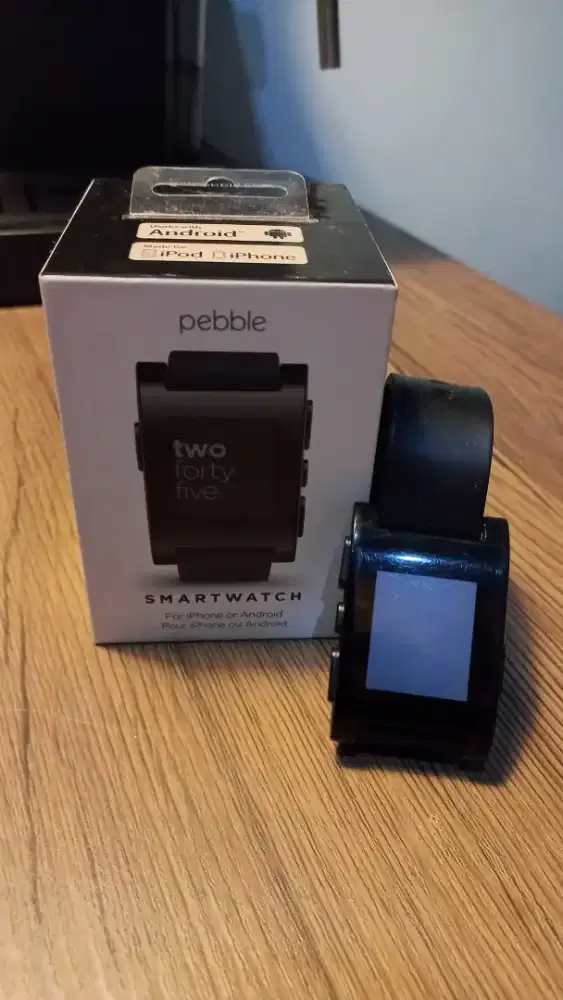 Pebble Smartwatch – Generasi Pertama (Kickstarter Legend)