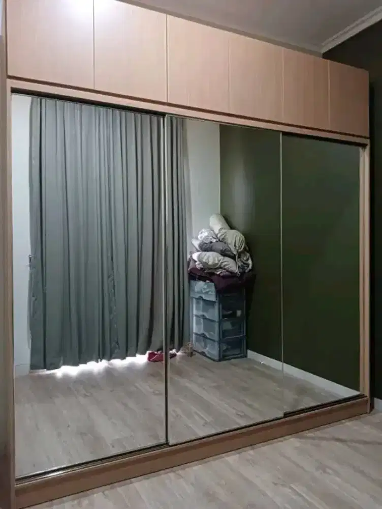 Lemari Pakaian Custom Ruangan