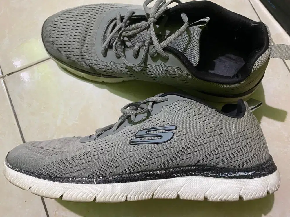 Sepatu Secondhand Skechers sport
