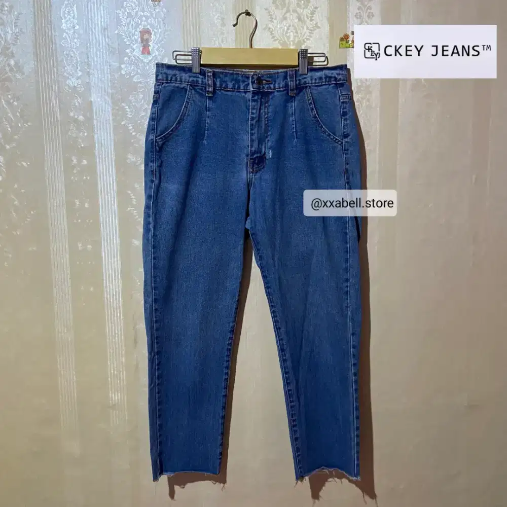 preloved celana jeans cewek brand ckey jeans boyfriend size 30 besar