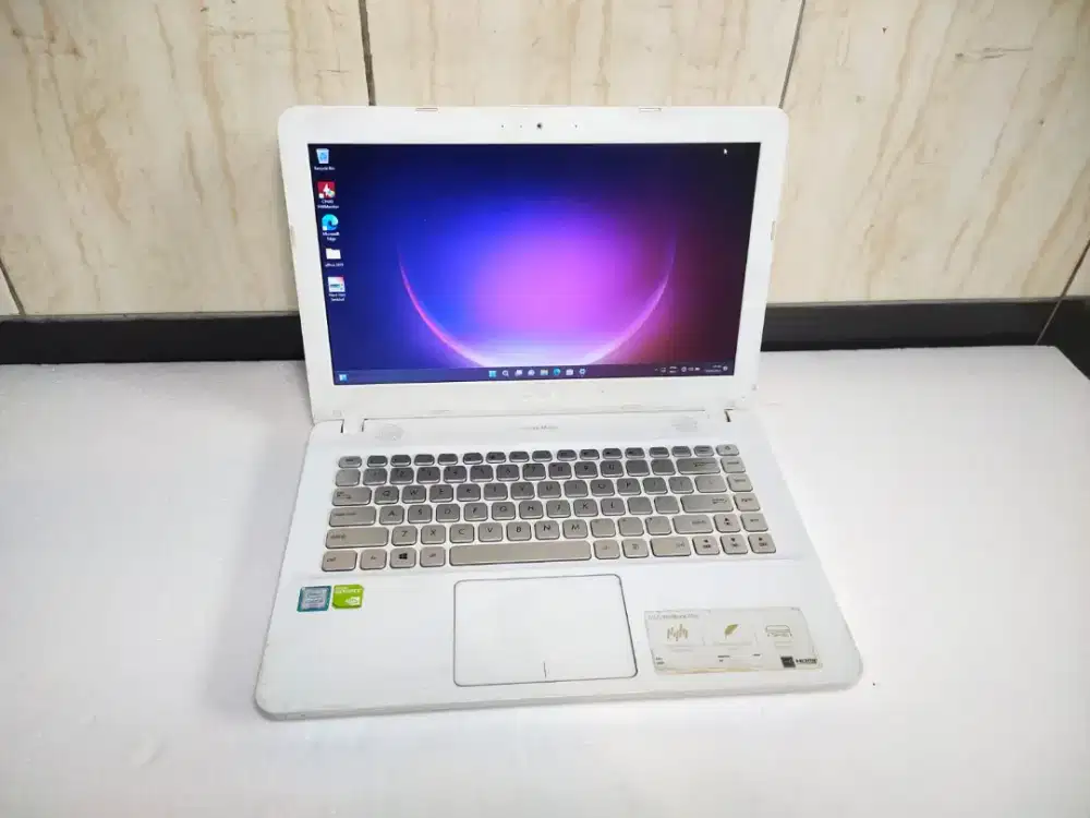 A609 Asus X441U core i3-6006U Ram 4GB hdd ssd 256GB seri gaming mulus