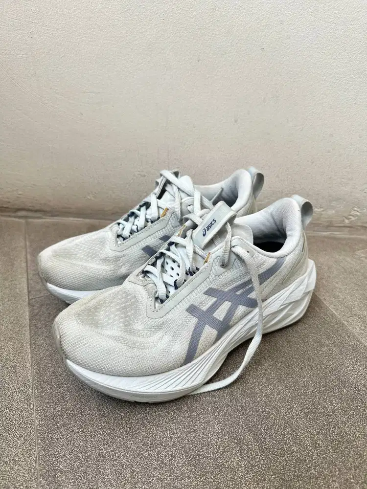 PRELOVED Sepatu Asics Novablast 4 Women Cool Grey/Grey Blue