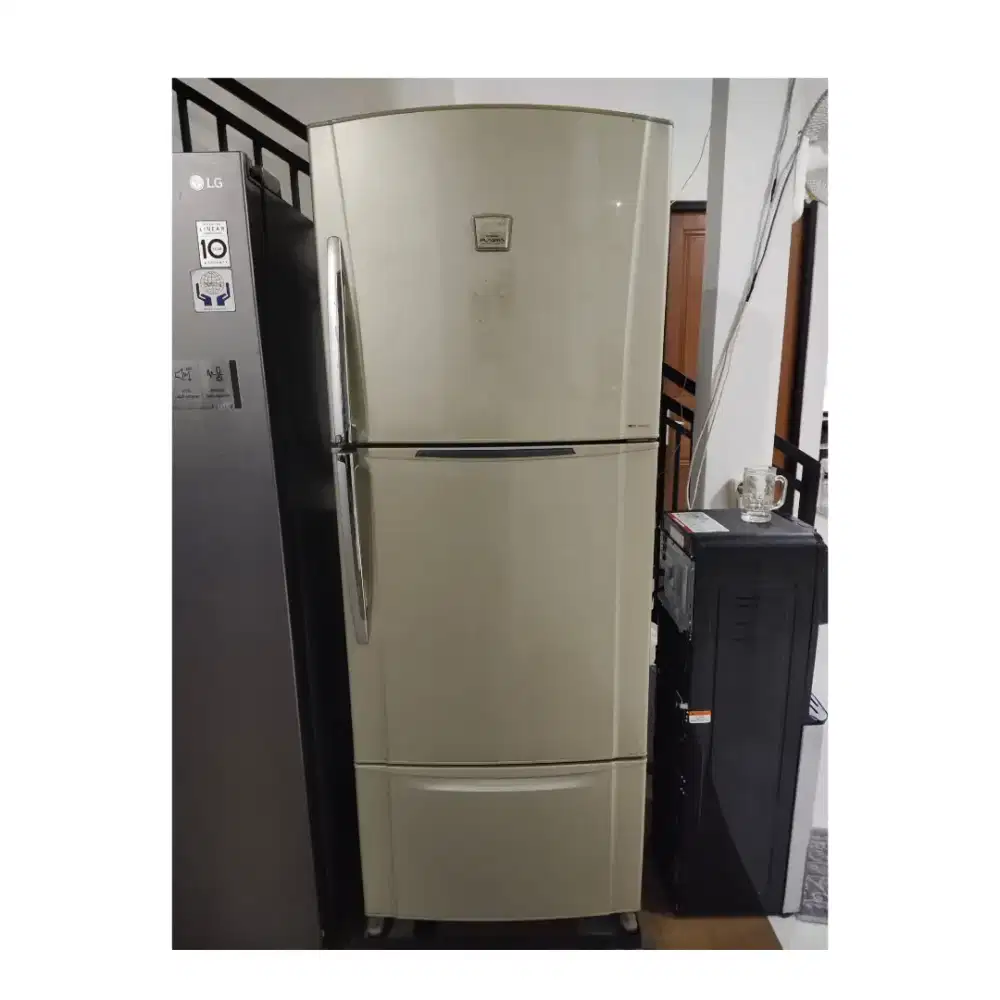 Kulkas toshiba plasma hybrid