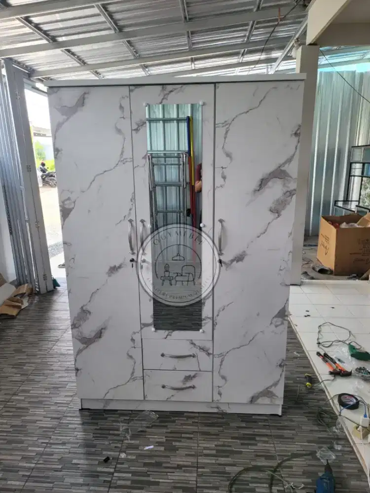 READY LEMARI PAKAIAN 3 PINTU 2 LACI TERMURAH TERLARIS SALE