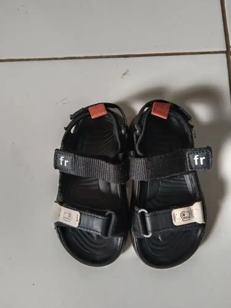 Di jual sandal fr kids