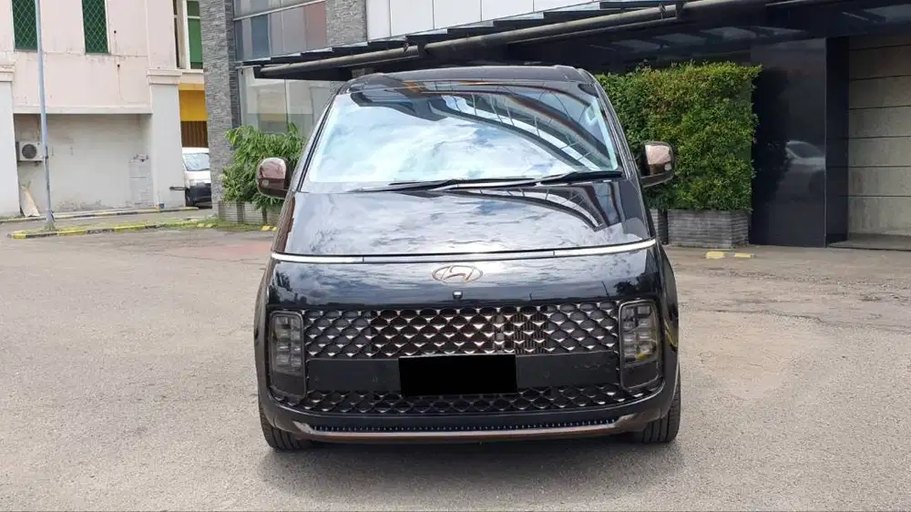 Hyundai Staria 2.2L 2WD Signature 7 Seater Diesel Black On Brown 2021