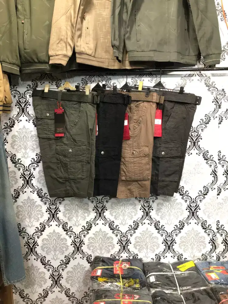 Celana pendek cargo polos import