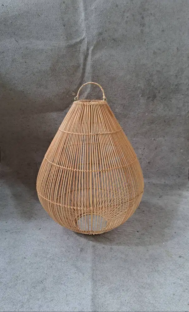 Kap lampu gantung anyaman rotan model Salak lurus diameter 40 cm