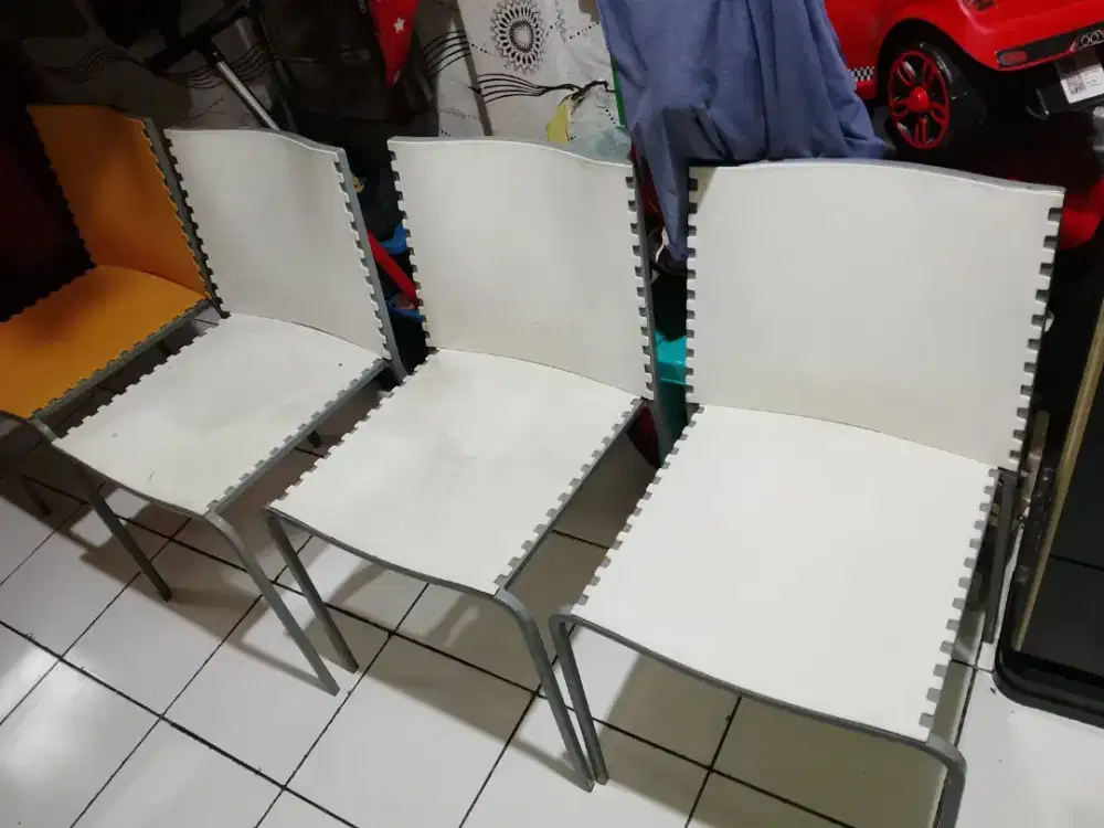 Kursi kafe/santai besi plastik kokoh