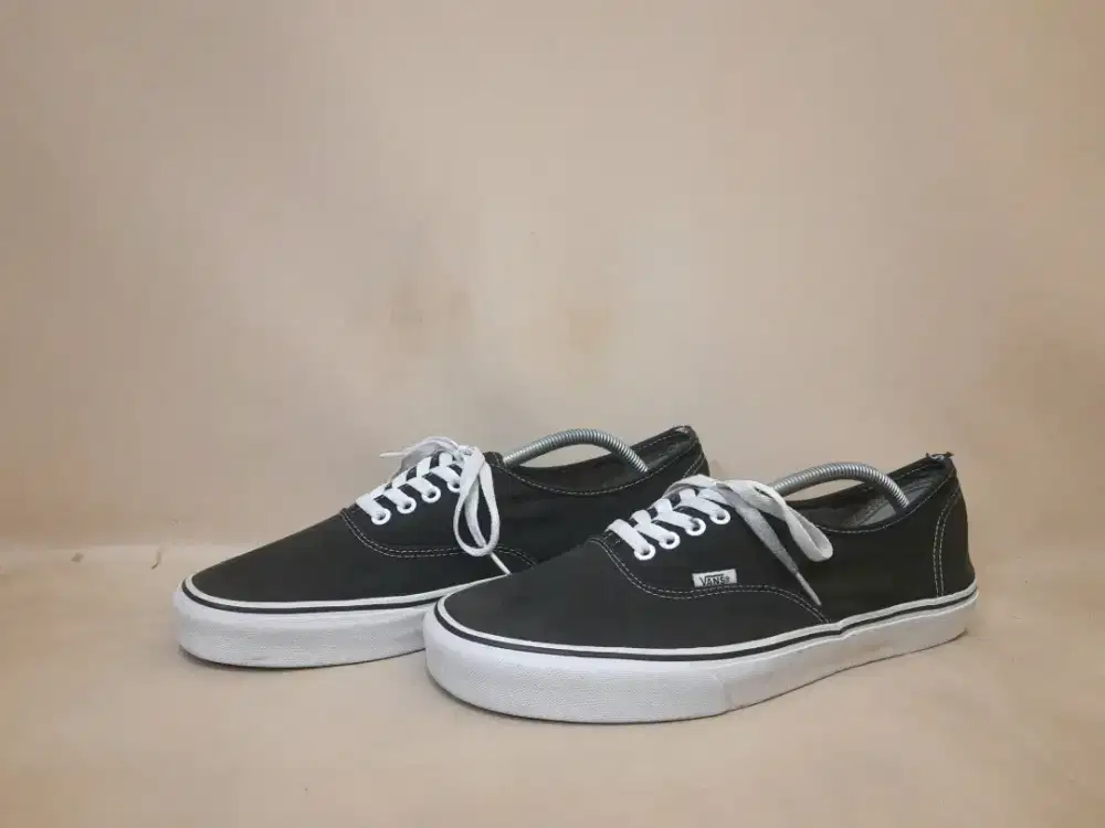 Vans Authentic BW Original size 46 dan adidas converse