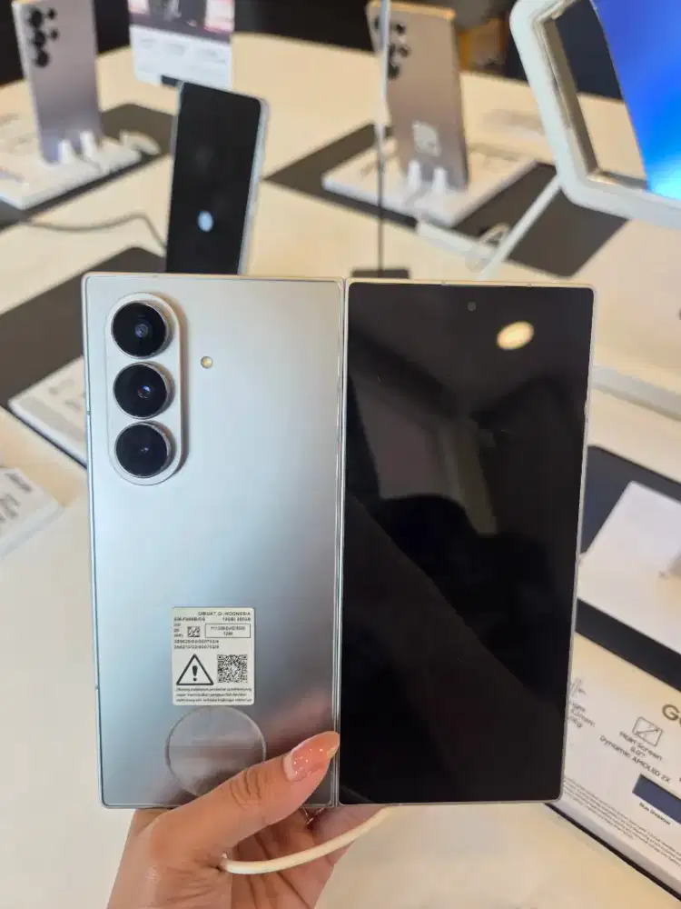 SAMSUNG Z FOLD 7 TIPIS DAN RINGAN HARGA MULAI 1 JUTAAN