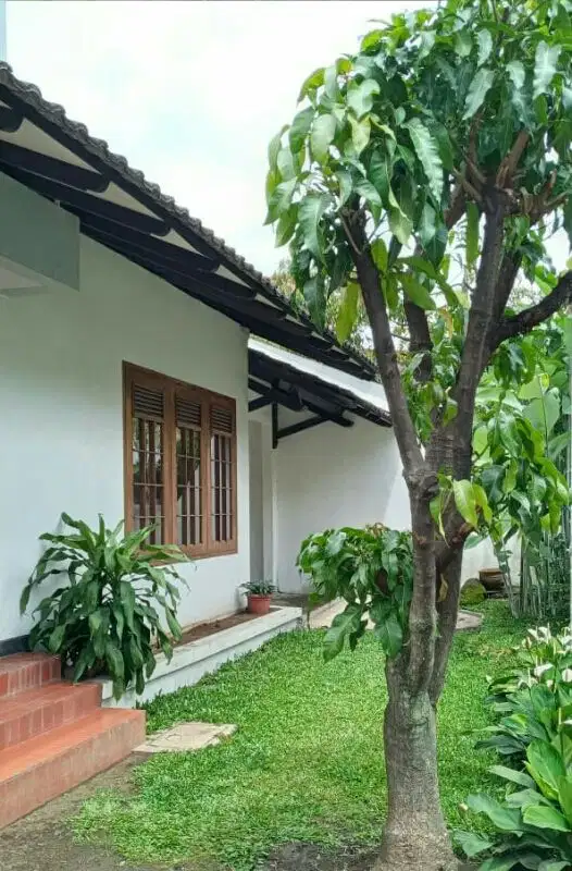 Rumah SHM terawat di Batu Indah Batununggal Kota Bandung