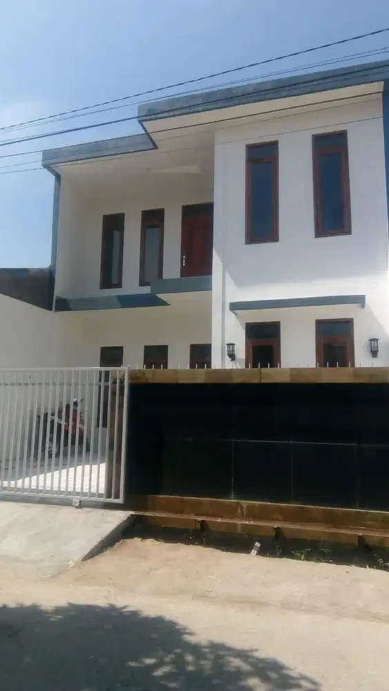 RUMAH MURAH DALAM CLUSTER DI KOMPLEK PINUS REGENCY HARGA 600 JT AN