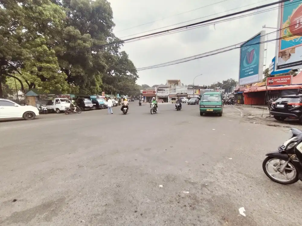 DIJUAL RUMAH KOST OMSET 90 JT AN DI DEKAT UNPAD DIPATI UKUR