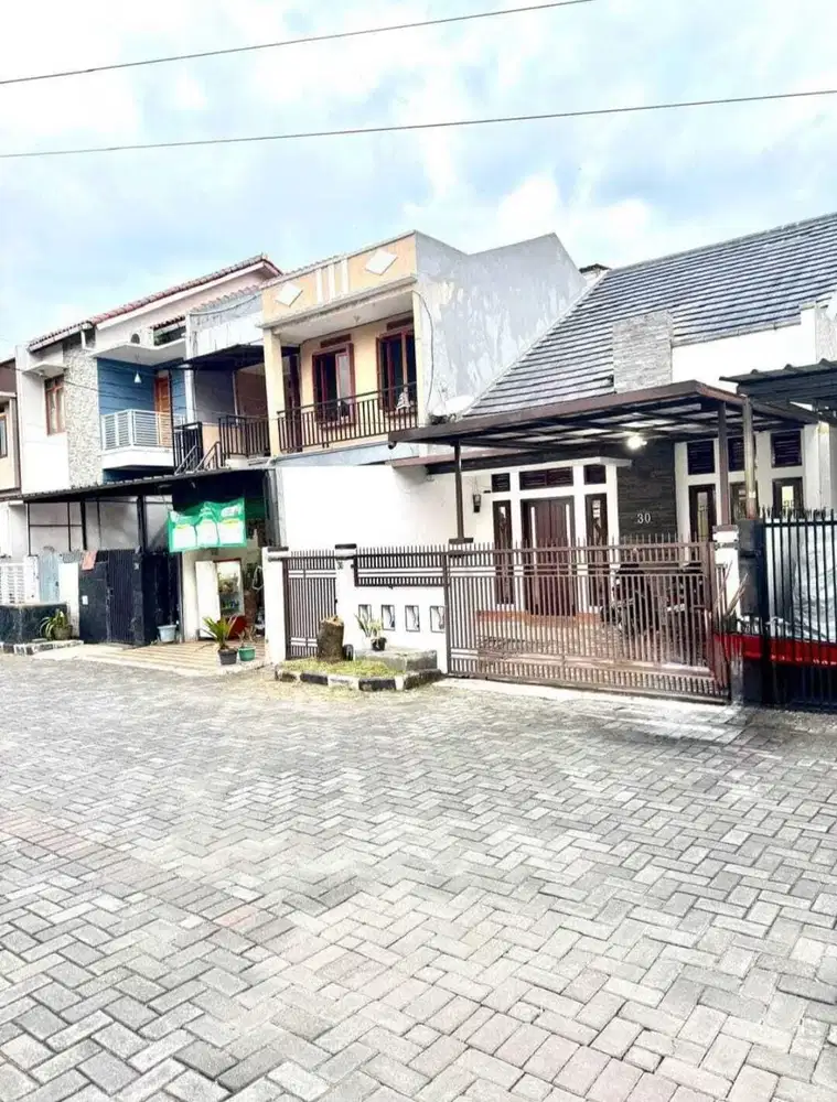 RUMAH LUAS DALAM CLUSTER DI MARGAHAYU RAYA