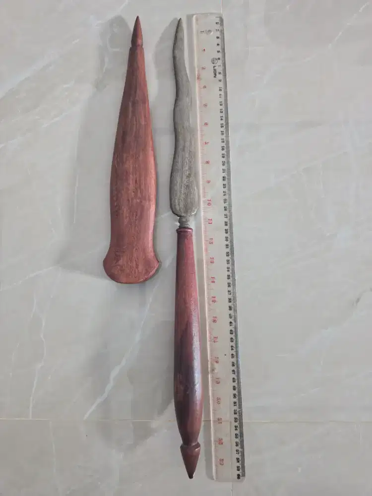 Tombak lengkap dengan sandangnya