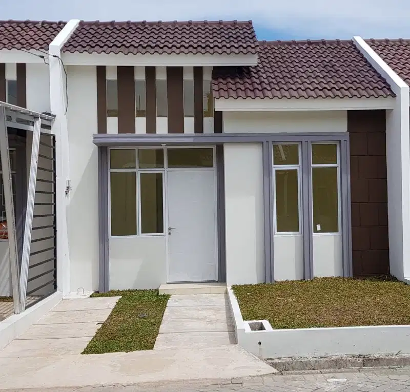 Dekat dengan stasiun kereta Parung Panjang