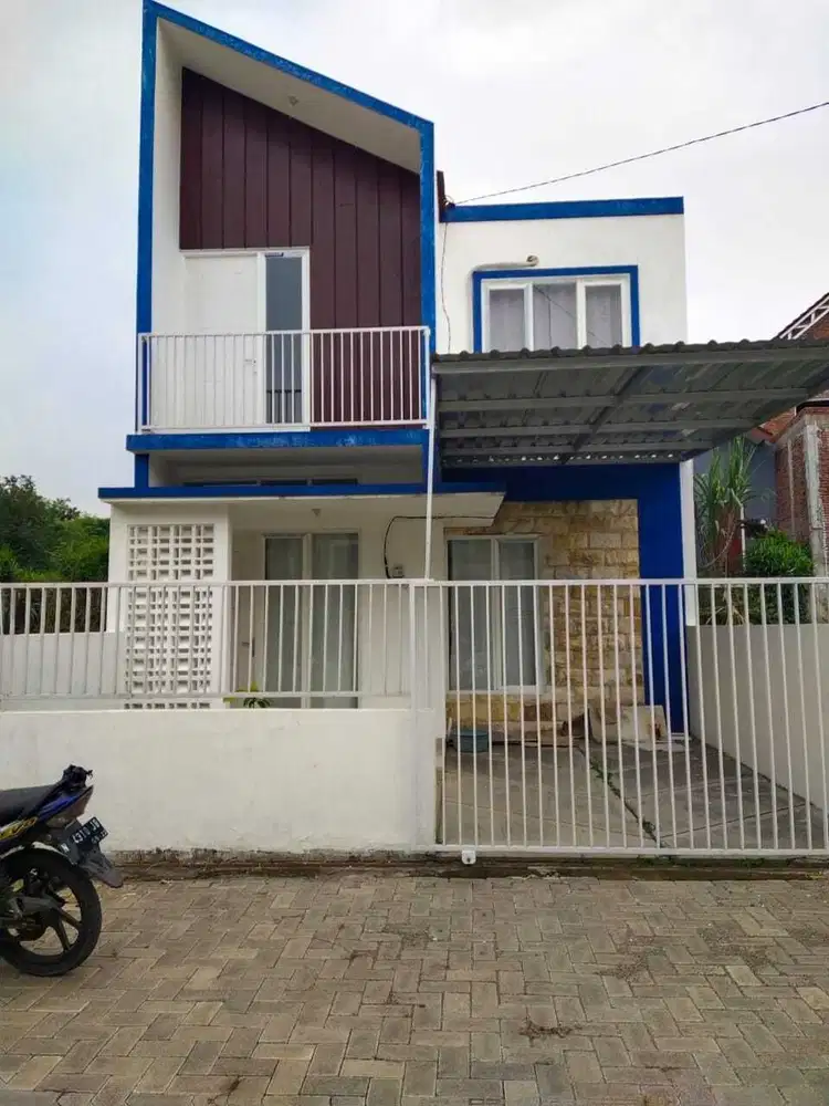 DIjual RUMAH 2LANTAI  (siap huni) di dekat entrance tol lawang