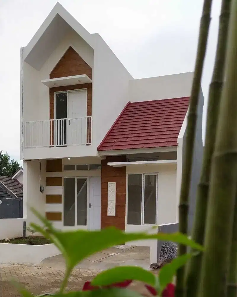 JUAL MURAH RUMAH SIAP HUNI 2 LANTAI DIDEKAT ALUN2 KOTA MALANG