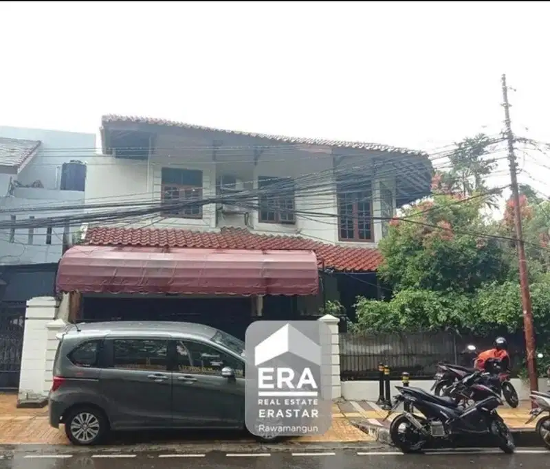 Rumah hook 2 lantai murah di komplek pulomas jaktim