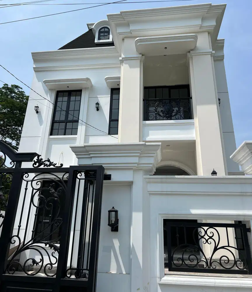 Jual Rumah  Classic 2 lt Custom di Bali Dwipa CITRA RAYA Tangerang