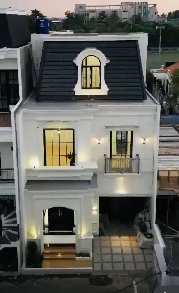 Rumah Brand New American Style di Jakarta Selatan.