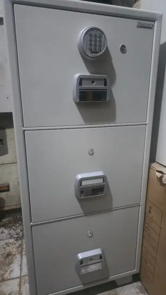 Brankas fireproof merk krisbow 3 lac