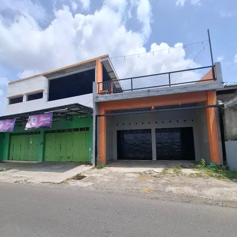 Ruang Usaha Pinggir Jalan