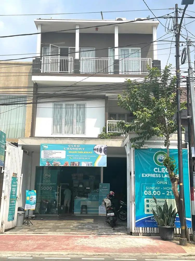 Rumah Lux Pinggir Jalan Raya 4 Lantai di Pondok Kelapa Jakarta Timur