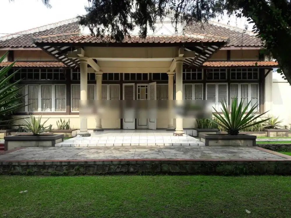 Rumah Mewah Desain Kolonial Hitung Tanah Berdiri Sedjak 1921 Full Jati