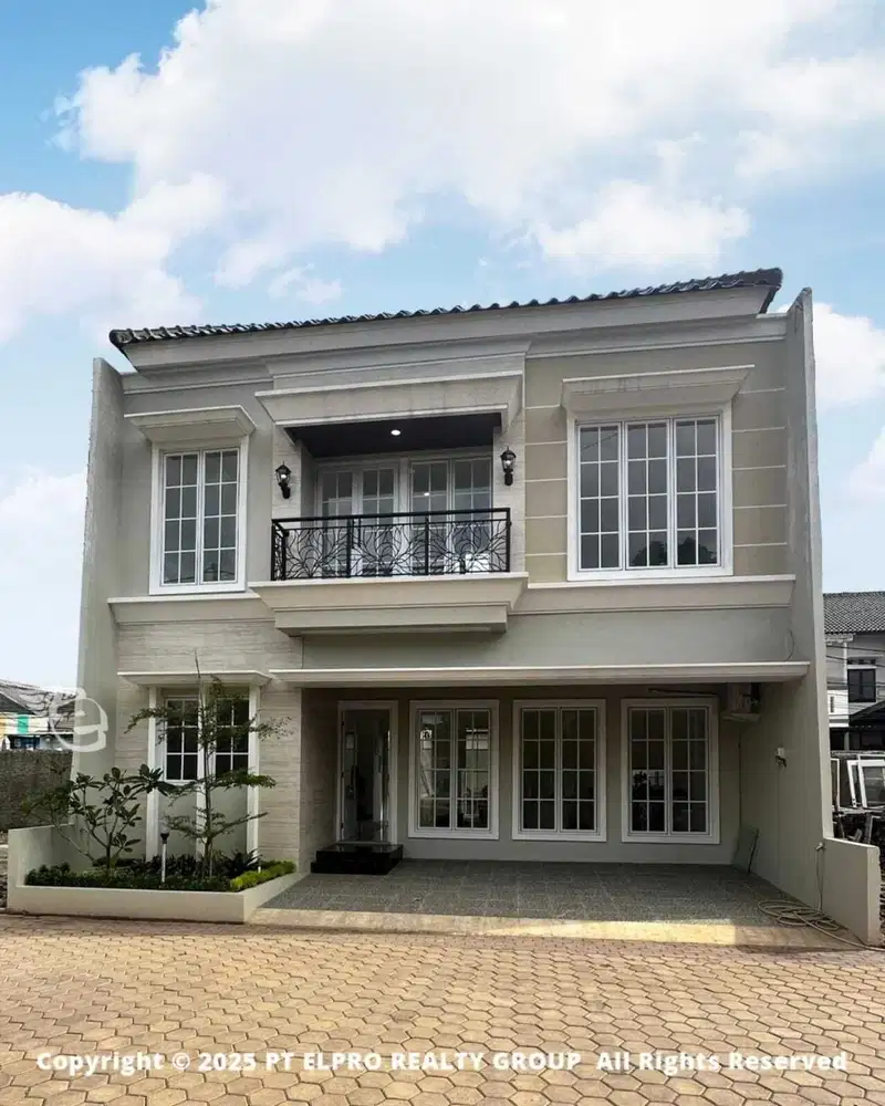 Di jual rumah mewah 2 lantai bebas banjir