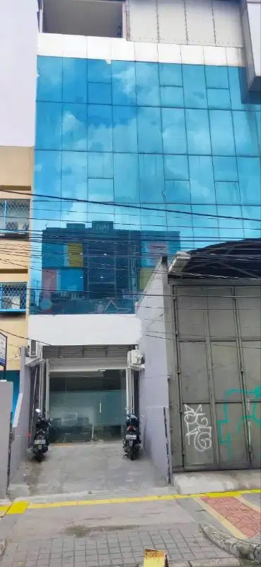 Ruko strategis lima lantai di cideng, gambir, Jakarta Pusat