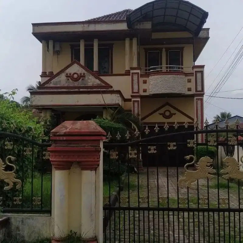 DIJUAL! RUMAH BERNUANSA MANSION/GAYA SEMI CLASSIC BERHALAMAN LUAS